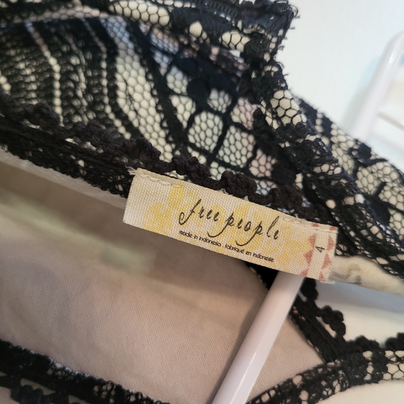 Free People Black Cream Lace Crochet  Keyhole Sleeveless Mini Dress Women 4 - Picture 5 of 9